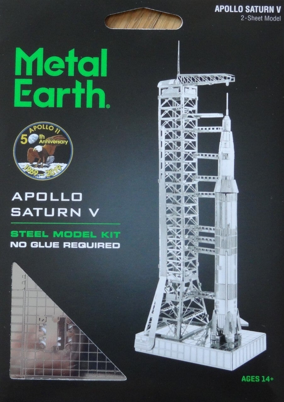 Apolo Saturno V con Torre de Lanzamiento